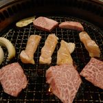 焼肉酒場 肉ノ助 トーキョー - サクッと両方とも金網の上へ