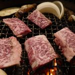 焼肉酒場 肉ノ助 トーキョー - まずは、「ミスジ」から焼いていきます。