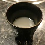 焼肉酒場 肉ノ助 トーキョー - 合間に飲んでみた「守門の雪」は、濃厚な飲みくちで風味も濃い目！