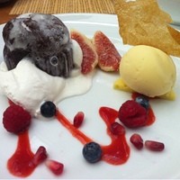 フィオレンティーナ - 熱々のケーキと冷たいアイスの絶妙なバランスがたまらないです