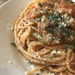 イタリア産パンチェッタベーコンとアスパラのトマトソーススパゲッティ。
          美味し。