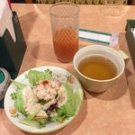 サイゼリヤ 新札幌駅ビル店 - セットのサラダとスープ。