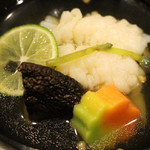 魯忍 - （椀物）　　鱧の葛たたき椀　焼椎茸、水の玉、紅葉麩、酢橘