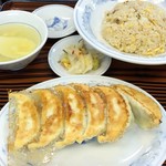 ぎょうざの満洲 - チャーハン餃子