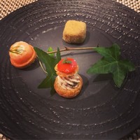 シェ オリビエ - アミューズ フォアグラ、サーモン、ゴートチーズ