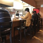 支那そば なかじま - 店内はカウンターのみ
