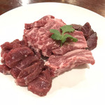 大衆中遊華食堂 八戒 - 左からマトン、生ラム、蝦夷鹿