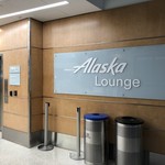 Alaska Lounge - このエレベーターで中2階へ♪