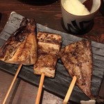 炭火焼専門食処 白銀屋 - 魚串焼き おまかせ3本
                                左から鯖・さんま・鯵