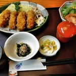 御食事処 うちやま - [料理] かきフライセット 全景♪ｗ (ご飯 & 味噌汁･蓋を取った所)