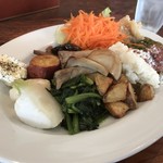 【ランチメニュー】（1600円税抜）噂の前菜盛り合せ！