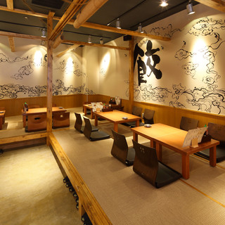 A relaxing interior with a calm, Japanese-style atmosphere