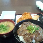 大衆食堂 半田屋 - 800円超え！