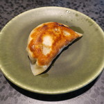 イチリン ハナレ - 餃子 よだれ鶏のタレを付けて2
