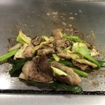 ホルモン料理専門處 利根屋 - ホルモンとコウネ