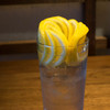 もつ鍋 六花舎 - ドリンク写真:丸ごと一個使った人気のレモンサワー。中のおかわりは、300円で。4.5杯はいけちゃいます。