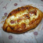 フワリ - ベーコンとチーズのパン