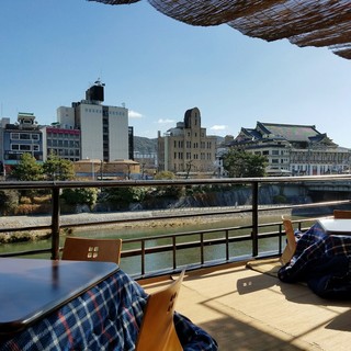 テラス席
                                          鴨川展望炬燵席