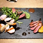 JB日本橋 - 三重県産　骨付き松阪ポークロースのロースト 　静岡県産　特選和牛そだち牛のロースト　わさび菜ピューレ 　鴨胸肉のロースト　蜜柑のキャラメリゼ　ソースビガラード