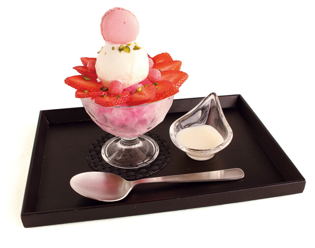 Loites レストラン 飲食店の検索 苺と練乳ヨーグルトの花畑パフェ Chano Ma池袋 チャノマ