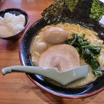 壱角家 - 味玉ラーメン（並）醤油　ライス無料