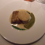 ウルー - 鶏胸肉のコンフィ　鶏肉と半熟卵とソースと絶妙にマッチ♪