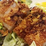Roiyaru Sukai Ga-Den Kafe - 黒豚カツのっけサラダ