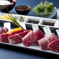 黒毛和牛特撰5種盛焼肉ランチ   