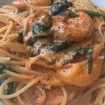 ア・ラ・カンパーニュ - エビとほうれん草のクリームパスタ