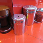 ラーメン二郎 - 卓上調味料