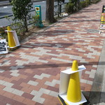 ラーメン二郎 - 並ぶ場所