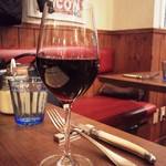 ラ ペッシュ - グラスワイン（赤）５１８円（税込）