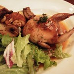 ラ ペッシュ - 詰め物をしたうずらのロース肉のロースト