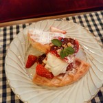 mori cafe - 紅ほっぺとマスカルポーネはちみつがけ