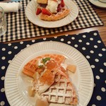 mori cafe - 本日のワッフル２種