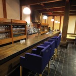 玉峰館 - バーは昔の蔵を改修して味わい深い。