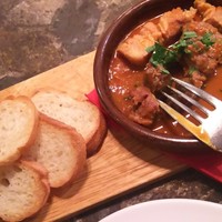 クッチーナ イタリアーナ アリア 六本木 - バゲットがセットですが、このバゲットがあまり美味しくない。