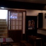 ALE HOUSE 加美屋 - カウンターとちょっとしたテーブルとちっちゃい和室座敷と。暗すぎず。