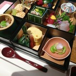 柿安 - (2018年2月　訪問)松阪牛柿安御膳の前菜。小鉢仕様で品数も多く見た目にも鮮やかで女性や海外の人は喜ぶかと。
