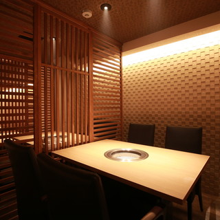 Perfect for a date or entertainment at a hideaway in Shinsaibashi with semi-private seating and sunken kotatsu tables.