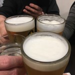 呼び戻しとんこつ 光四郎 - 生ビールで乾杯