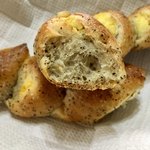 DONQ - アールグレイの香りの生地にレモンピールとクリームチーズ