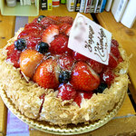 ル・ピノー 北堀江本店 - 苺・ラズベリー・ブルーベリー山盛り