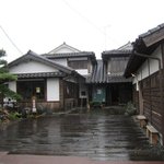 Udonyaido - もともとは「長尾製麺所」が敷地内の一部で営業をはじめたうどん屋さんです、そういえば吉井町の由来は「いい（吉）井戸水（井）」から来てるって以前聞いた事があるような・・・・