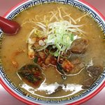 豚太郎 - みそホルモンラーメン 大  1,050円