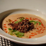 星期菜 白金 - ◆汁そばを頂いた後に、主人が追加で「担々麺」を。麺はハーフです。 こちらの担々麺を主人が好きなのですが、それでも麺を頂いた後に追加する人はいないでしょう。苦笑。 肉味噌の味わいやごまの風味がよく美味しいと言いながら食べておりました。