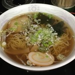 みづほ - キャーーー！！！ラーメン！！！
            
            これぞ町中食堂の正しいラーメンの姿！！！
            特別な事はきっと何もありません。麺も麺箱見れば大体想像つきます。でもいいんです。
            
            なぜか？？？
            
            食堂だから。
            
            
            
            