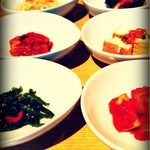 でりかおんどる 新大久保本店 - おかわり自由の小皿料理