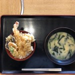 いただきさんの海鮮食堂 - 天ぷら丼 並  味噌汁が付いています。