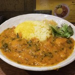 SPICY CURRY 魯珈 - お麩が味噌汁を連想させる。南インド風ダルカレーのライス大盛